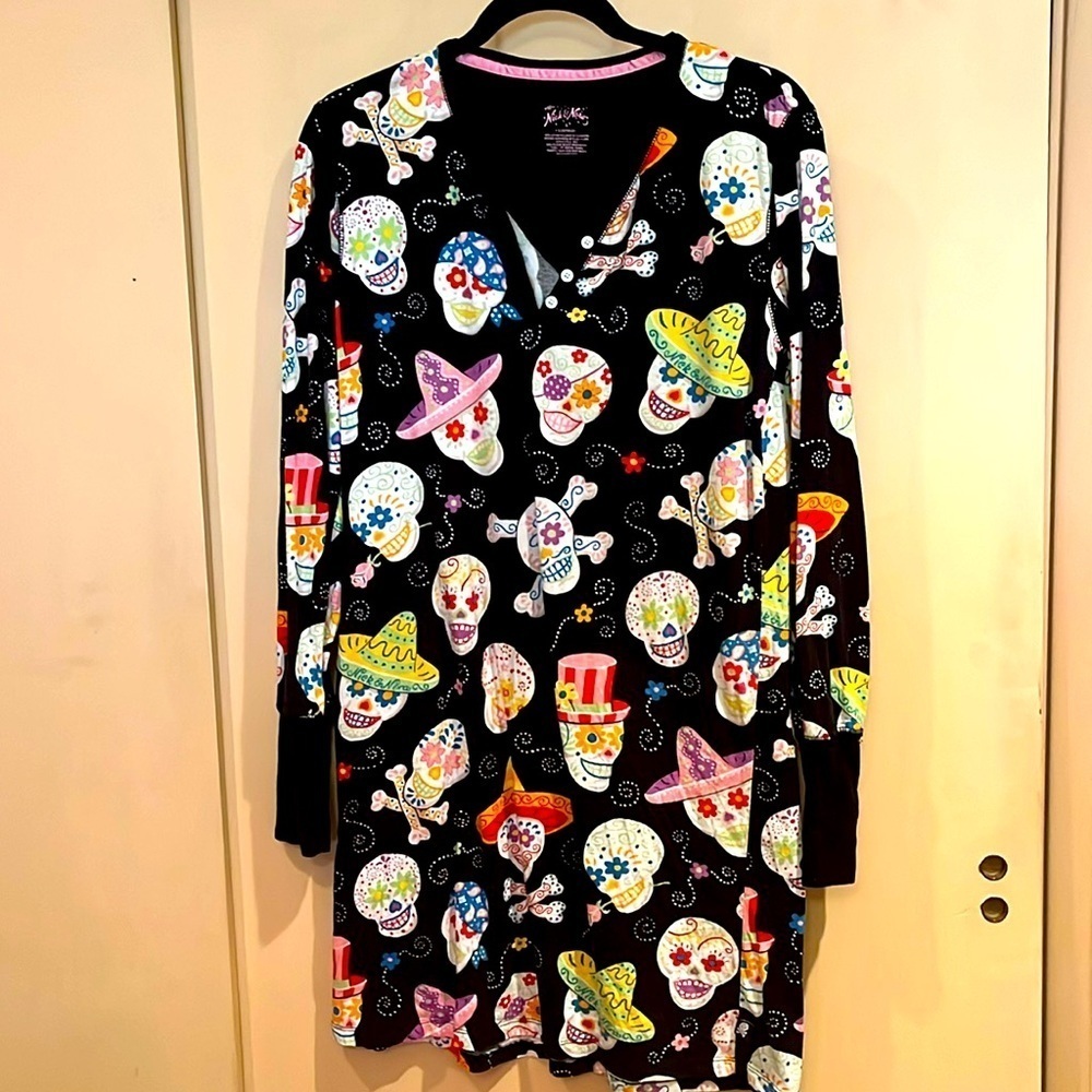 Nick & Nora nighty shirt, light weight cotton with Dia de La Muertas theme SZ SM